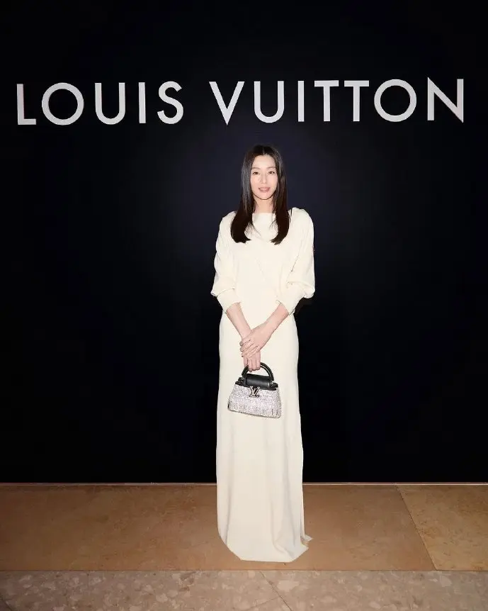 iPhone 4软件商店界面